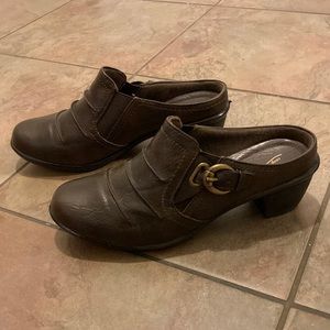 Easy Street.          7 1/2 M.        Brown Burnish.